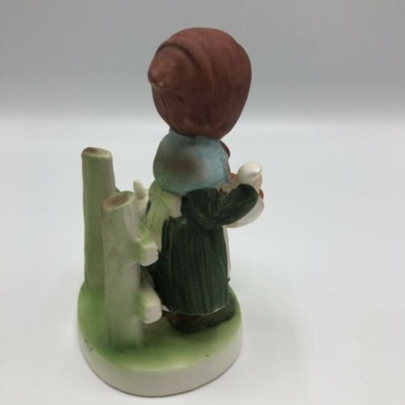 Vintage Porcelain Girl Figurine Carrying Fruit With Lamb, Unmarked 5" - EUC - Picture 7 of 12
